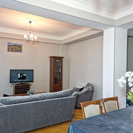 Mayden Family Apartment Баку Екстериор снимка