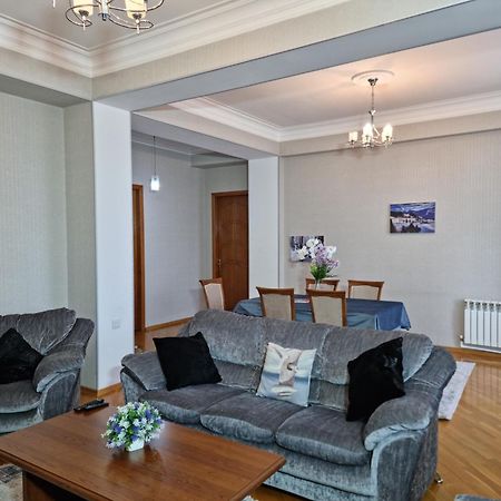 Mayden Family Apartment Баку Екстериор снимка