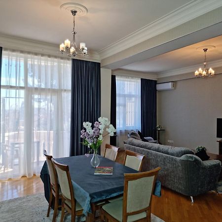 Mayden Family Apartment Баку Екстериор снимка