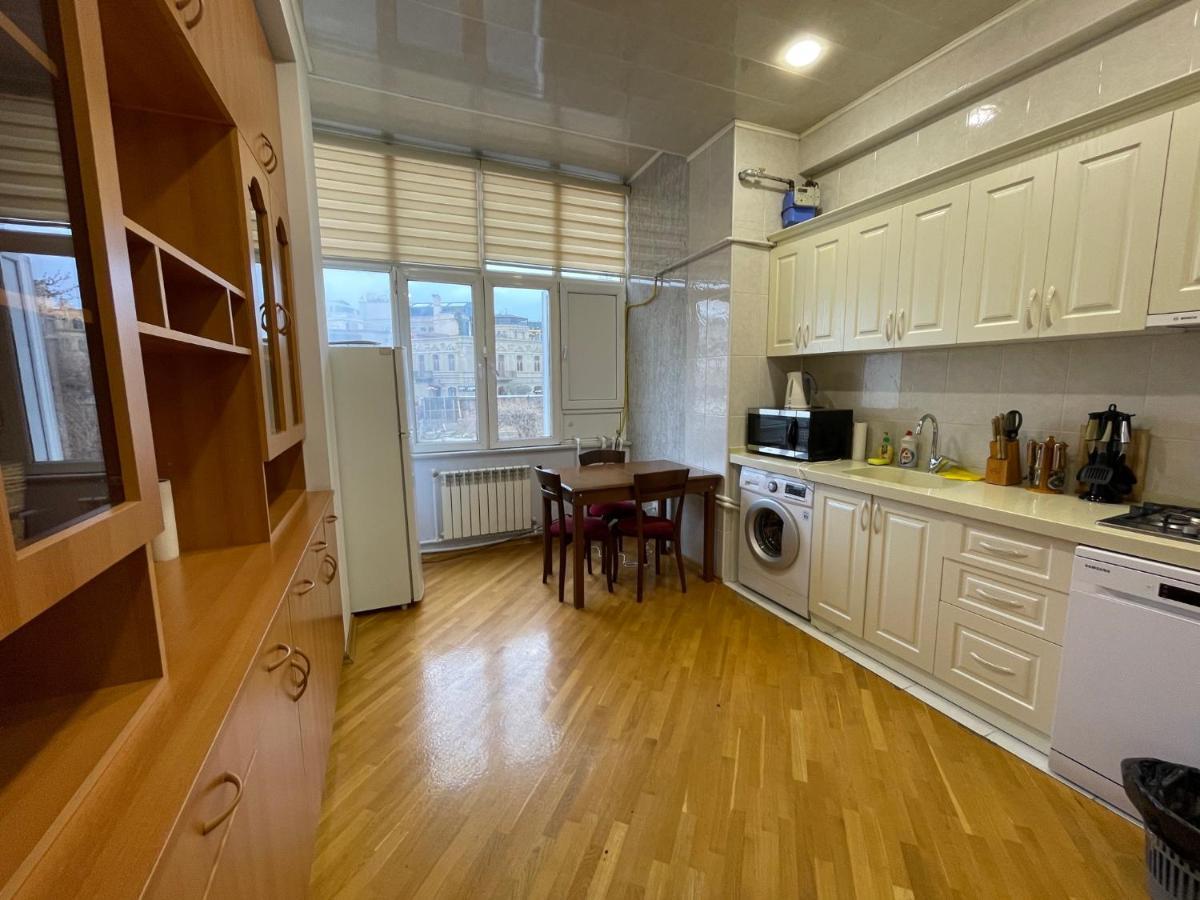 Mayden Family Apartment Баку Екстериор снимка