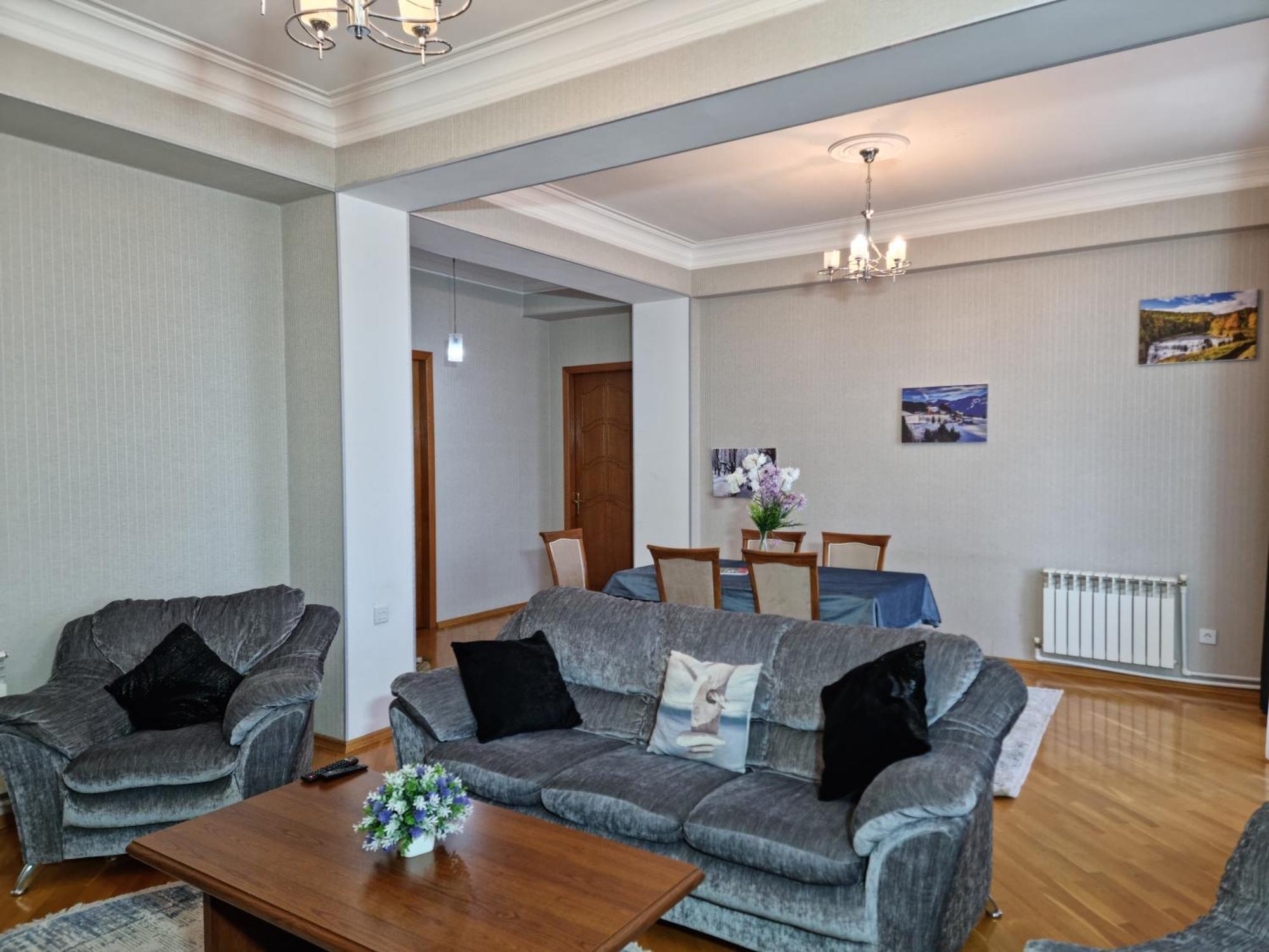 Mayden Family Apartment Баку Екстериор снимка
